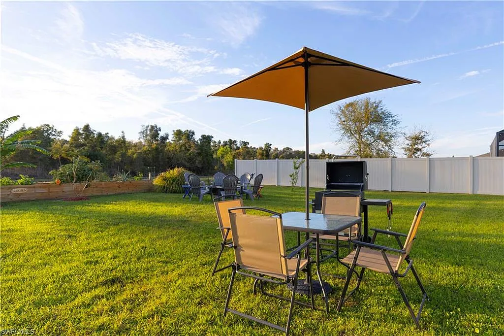 3 bed, 2.0 bath, 1270 sqft, $4,000 — Photo 4