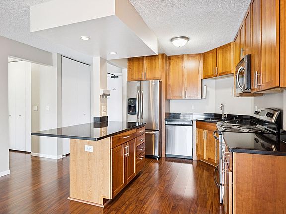 4th image of 401 S 1st St Unit 1306
