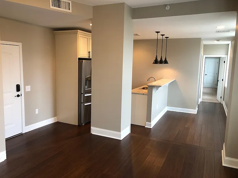 11 W Market St #405 — Photo 2