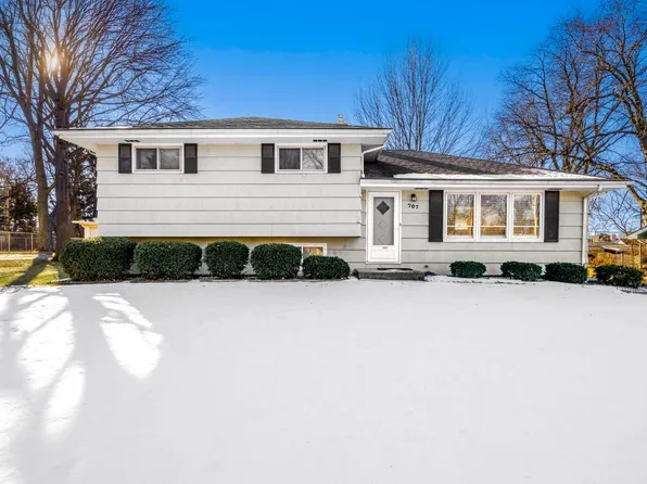 707 Inverness Rd, Lisle, IL 60532