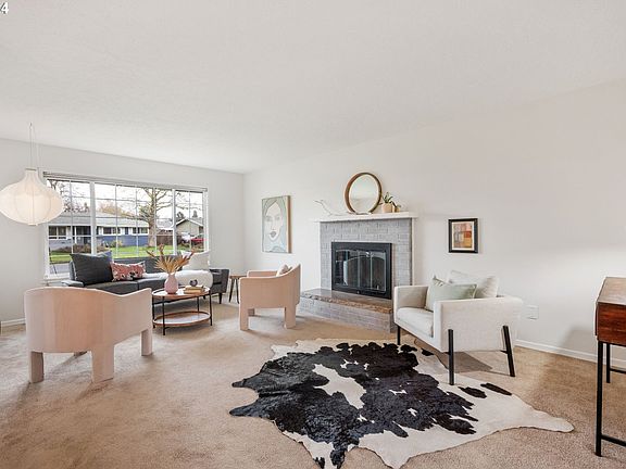 5th image of 1480 NE Barberry Dr