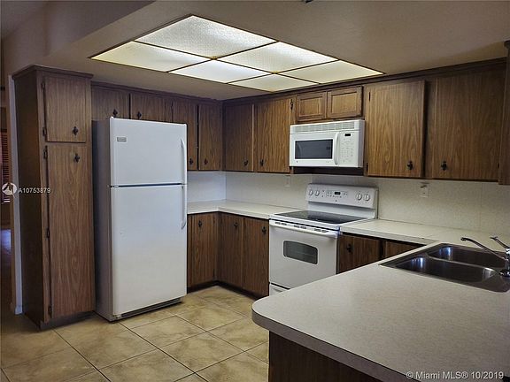 2nd image of 7804 NW 70th Ct
