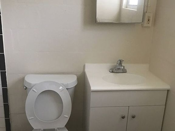 4th image of 1103 E Lotus Ave