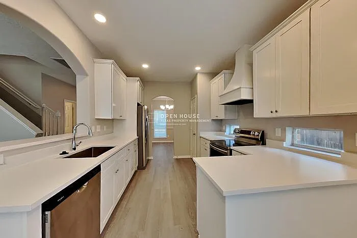 4 bed, 2.5 bath, 2259 sqft, $2,240 — Photo 4