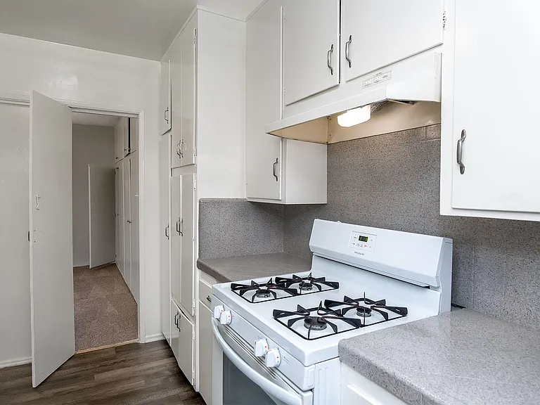 1035 Melrose Ave — Photo 14