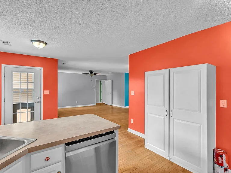 403 Arabian Ln — Photo 22