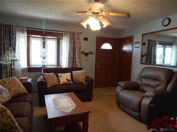 4th image of 4682 Caddington St