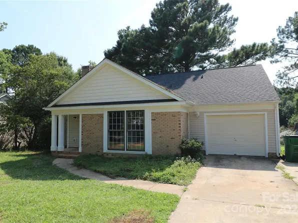 7325 Walnut Wood Dr, Charlotte, NC 28227