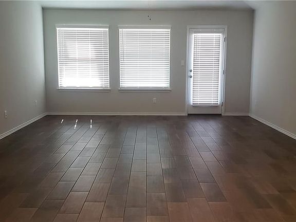 3rd image of 425 Blue Oak Blvd