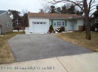 6 Randalls Dr, Toms River, NJ 08757