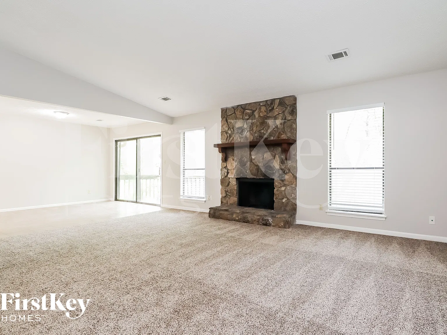 3 bed, 2.0 bath, 1580 sqft, $1,590 — Photo 4