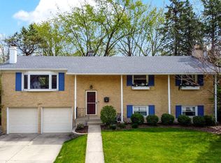 347 N Williams Dr, Palatine, IL 60074