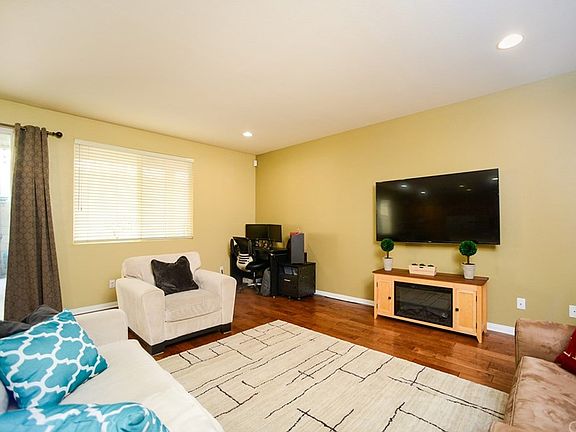 5th image of 748 S Spanish Oak Ln