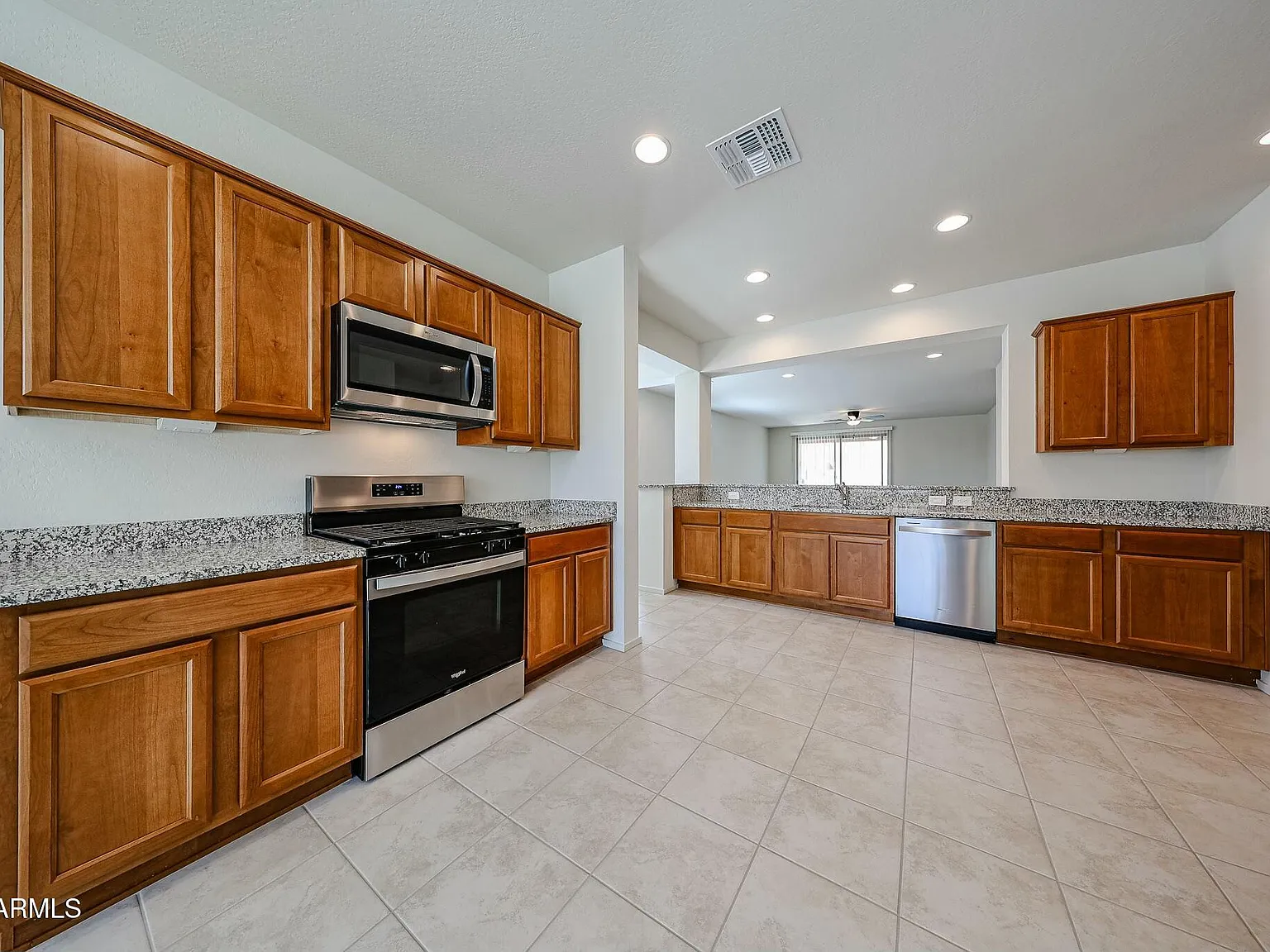 3 bed, 2.0 bath, 1959 sqft, $2,400 — Photo 2