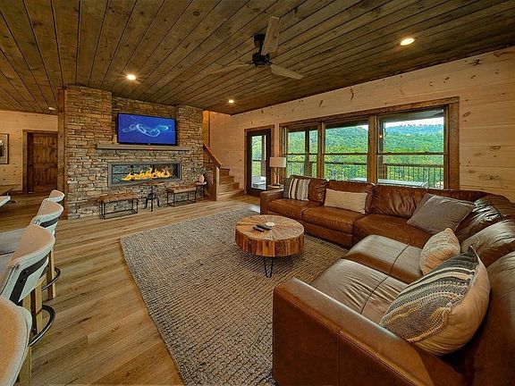 3rd image of 314 Raccoon Ridge Rd