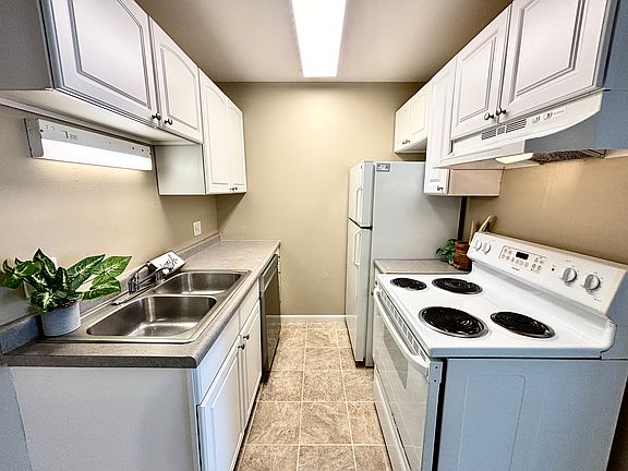 2nd image of 702 W Badger Rd APT 9