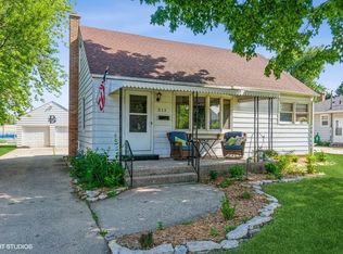 313 E Sunset Pl, Dekalb, IL 60115