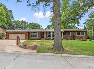 525 Beaucaire Dr, Saint Louis, MO 63122