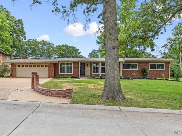 525 Beaucaire Dr, Saint Louis, MO 63122