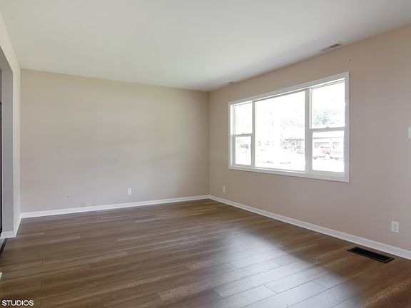 4th image of 326 W Crofoot St