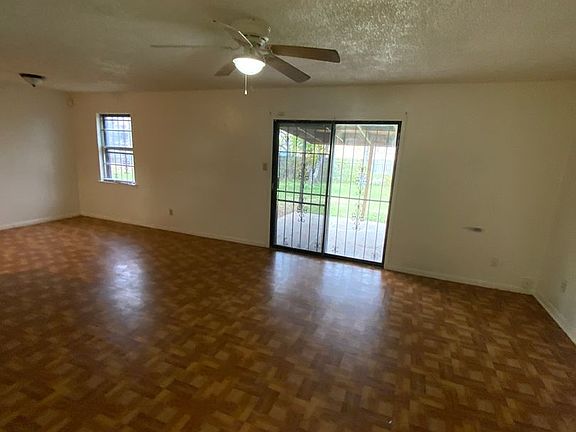 2nd image of 1007 Stephen Dr