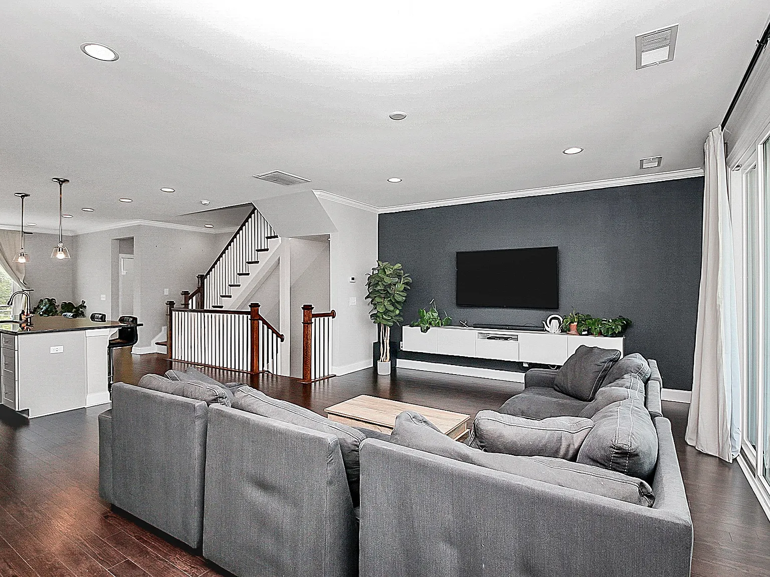 3 bed, 3.5 bath, 2338 sqft, $2,645 — Photo 2