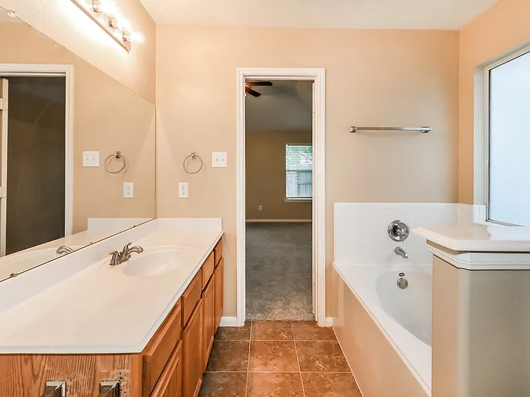 6807 Arrowchase Ct — Photo 11