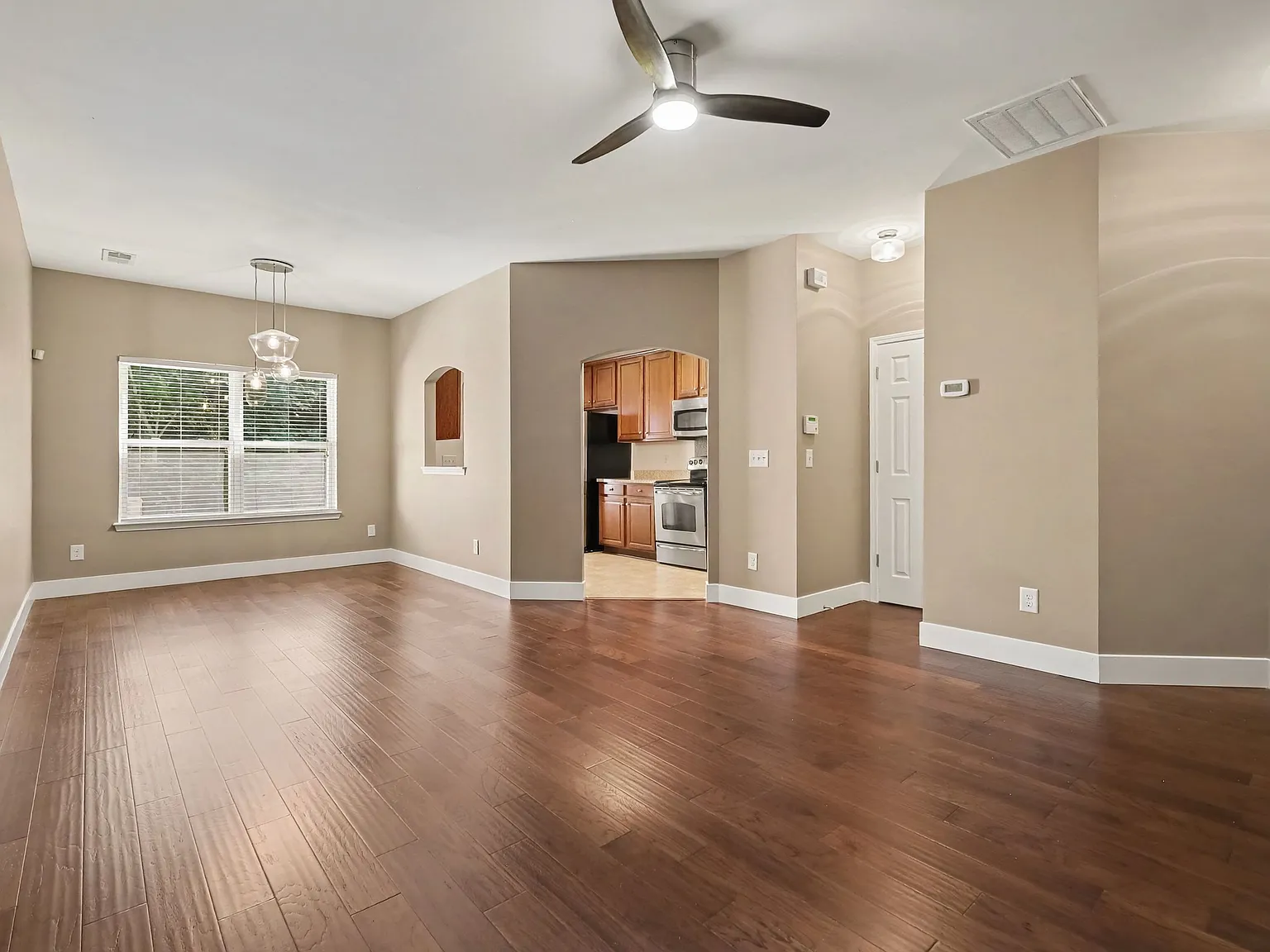 3 bed, 2.5 bath, 1536 sqft, $2,000 — Photo 3