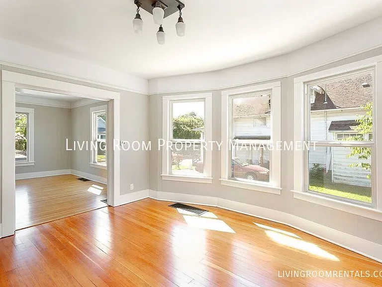 4137 NE 8th Ave — Photo 4