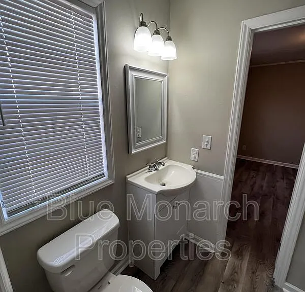 208 W Chestnut St #B — Photo 7