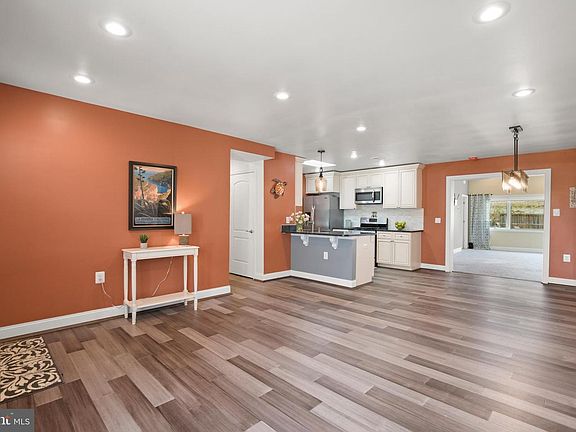 4th image of 6406 Hayfield Pl
