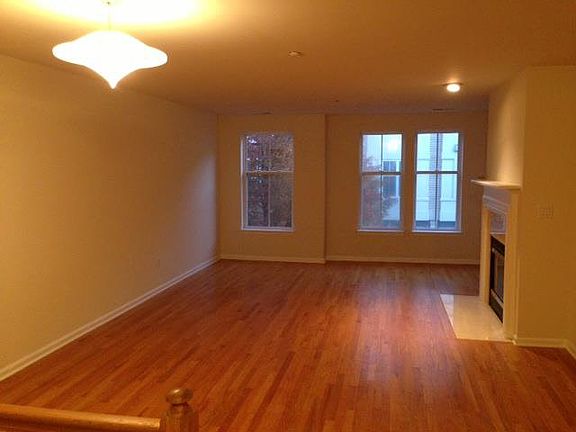 4th image of 7 Harbor Pointe Dr #23