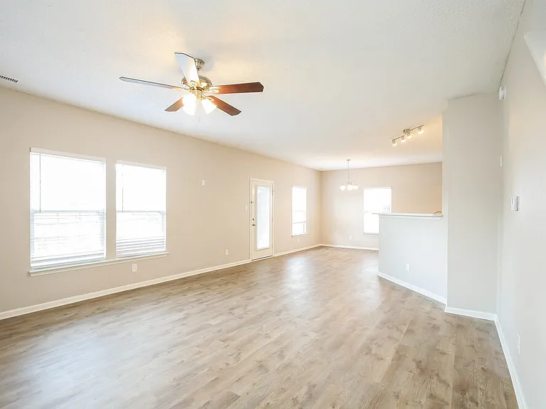 8636 Wheatfield Dr — Photo 5