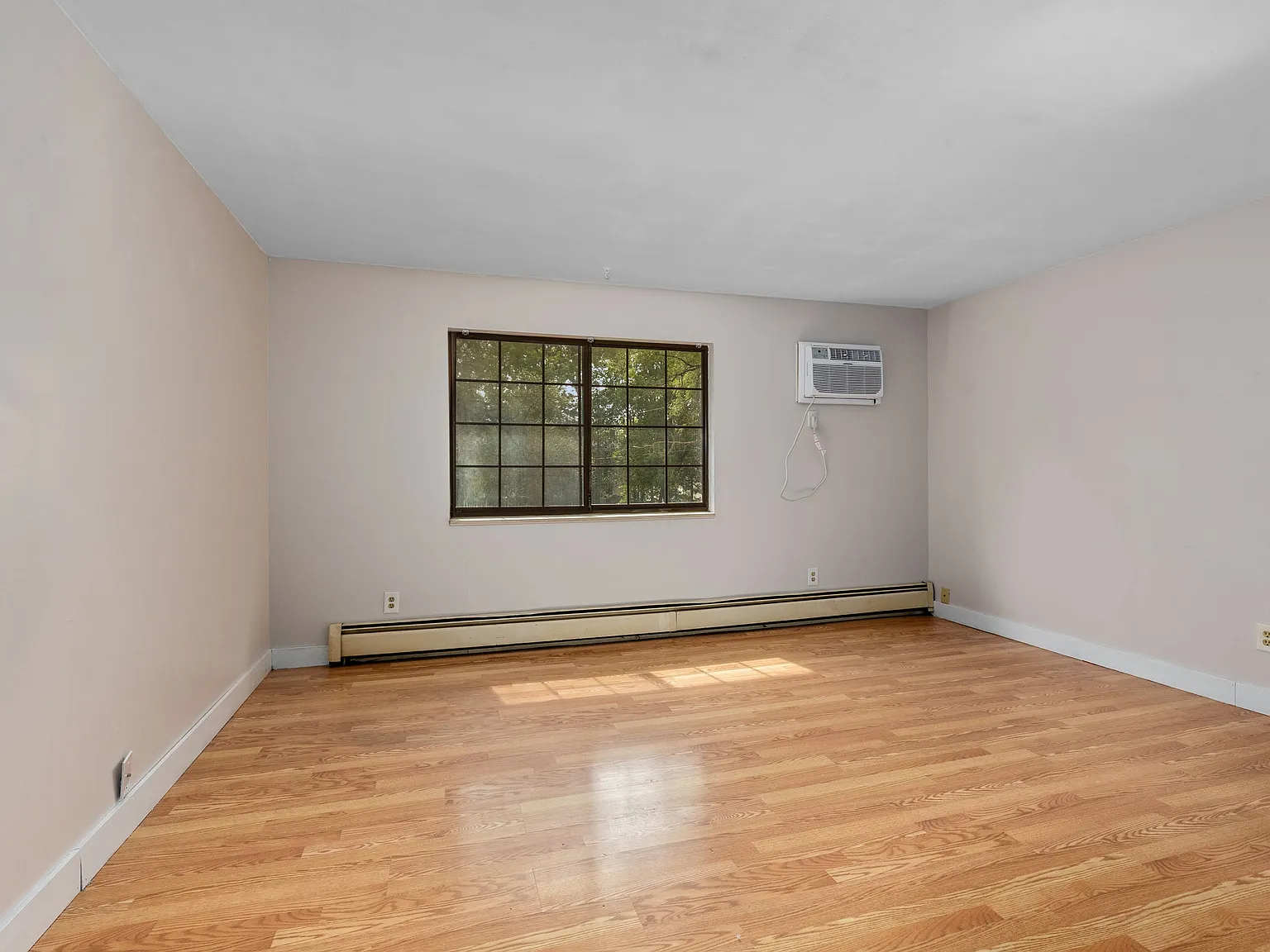 2 bed, 900 sqft, $1,250 — Photo 4