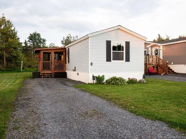 8 Fall Dr, Saint John, NB E2N 1N9