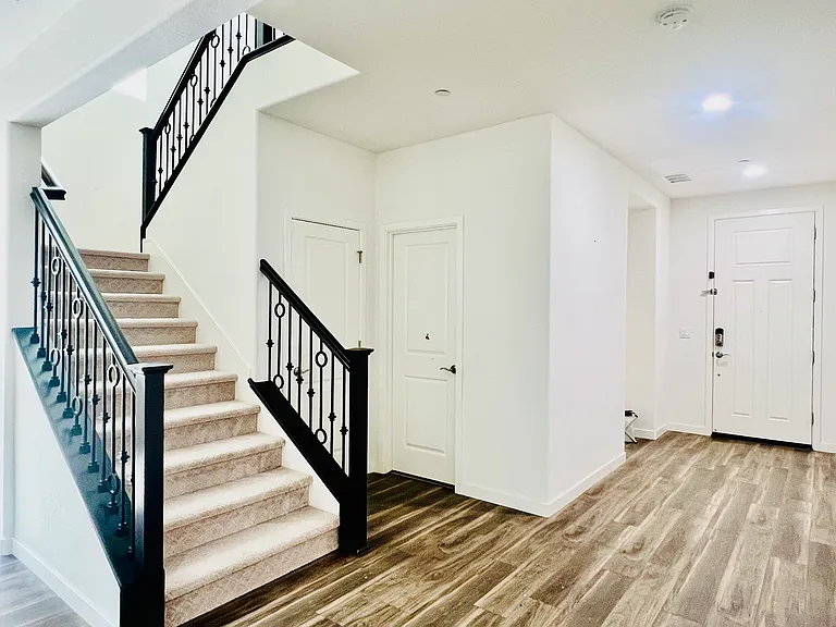 304 E Angelina Ave — Photo 18