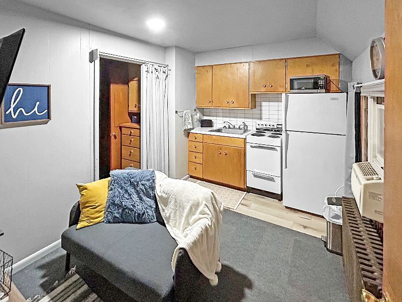 1st image of 208 2nd St SE #8
