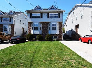 1273 N Railroad Ave, Staten Island, NY 10306