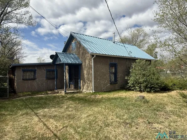 8 Mullins Dr, Las Vegas, NM 87701