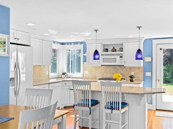 13 Converse Rd, Marion, MA 02738