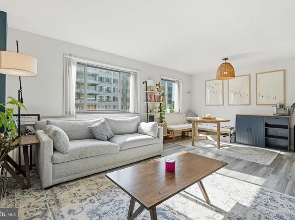1200 S Arlington Ridge Rd, Arlington, VA