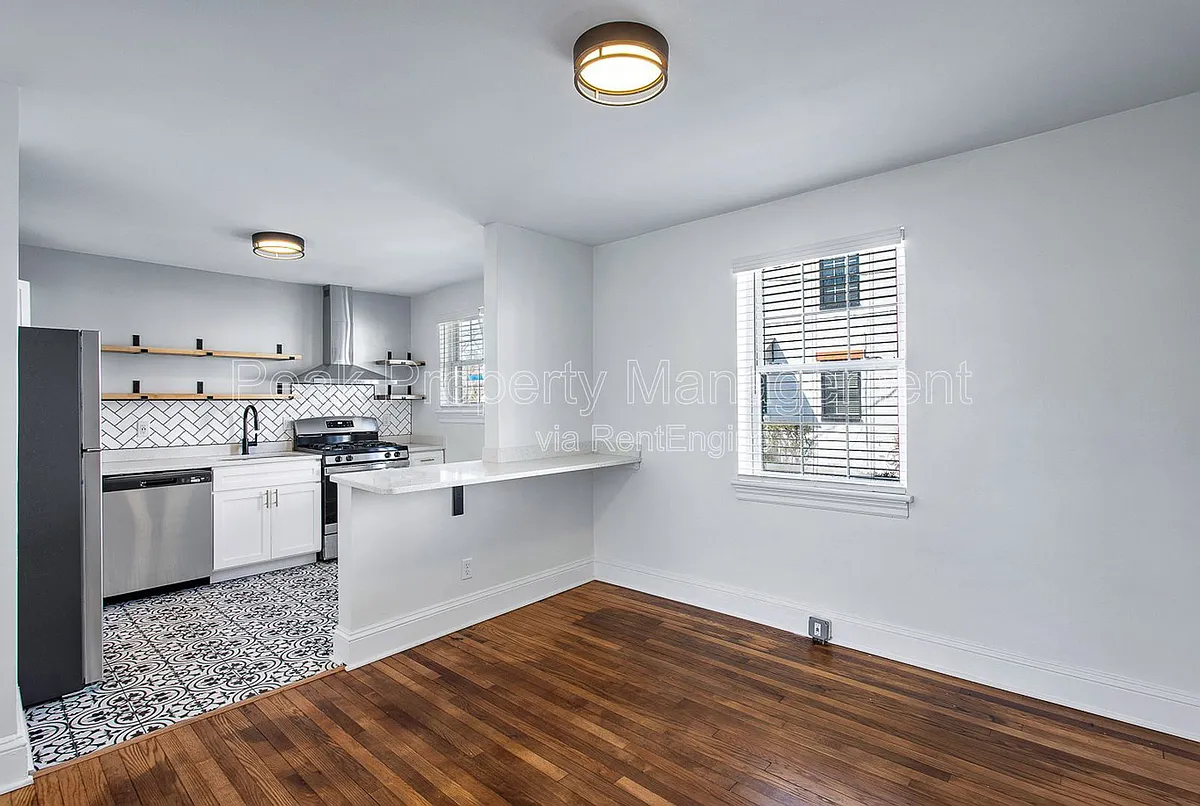 Building Photo - 205 Duncan St #1