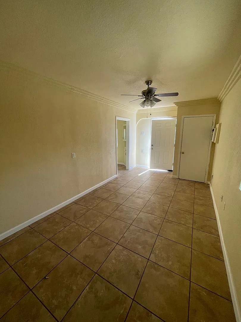 One Bedroom One Bathroom near Downtown Yuma! — Photo 3