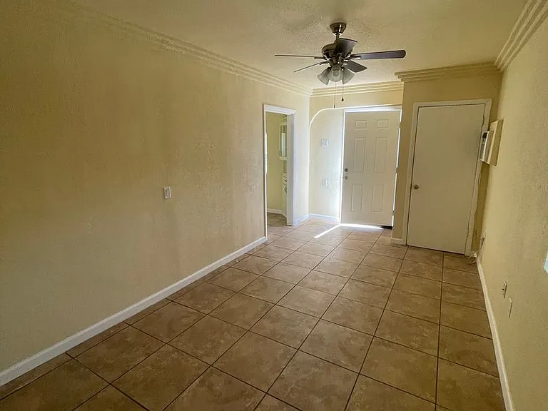1003 S 6th Ave #B — Photo 3
