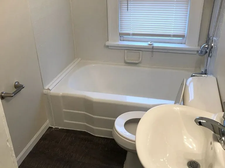 1504 Eastmoreland Ave — Photo 7