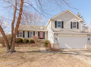 415 Chateau Dr, Buffalo Grove, IL 60089