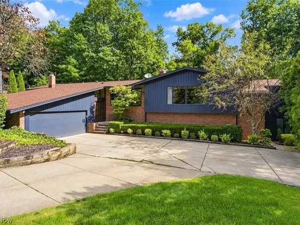 19718 Deer Run Ln, Strongsville, OH 44149