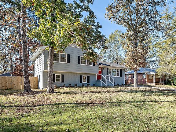 3rd image of 2922 Beechwood Dr