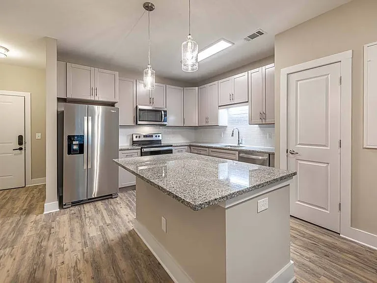 Foxwood Apartments — Photo 99