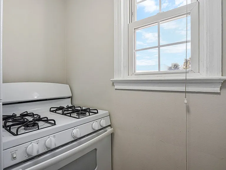 739 N Oakland St — Photo 33